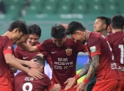 LOL决赛-中超赛场火热依旧，球员表现脱颖而出