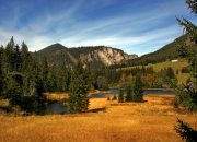 英雄联盟总决赛-暂停之间，当尼日利亚按下命运静音键，穆勒在欧冠的喧嚣中重启时间