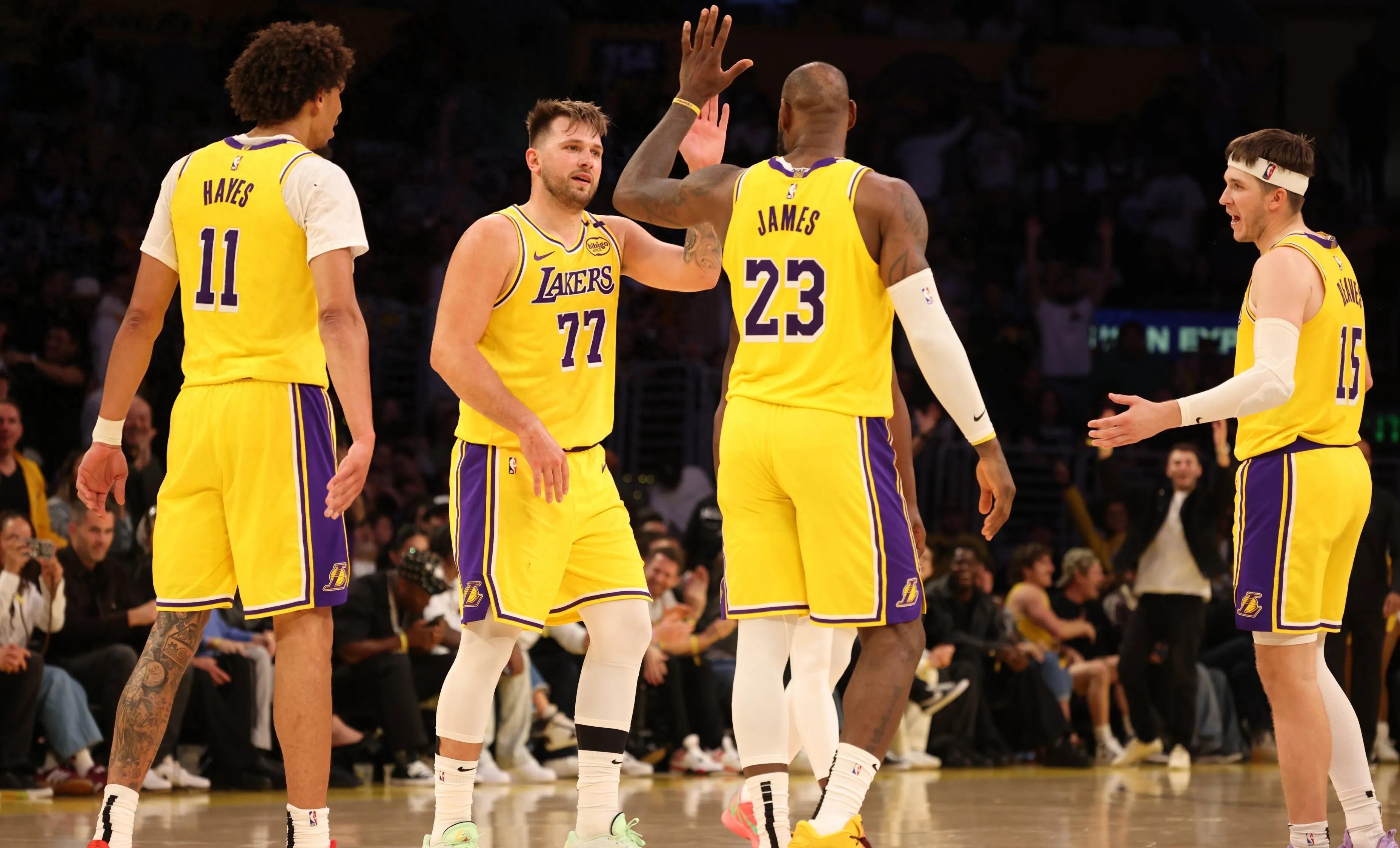 湖人大胜步行者,守住晋级希望 湖人大胜步行者,守住晋级希望