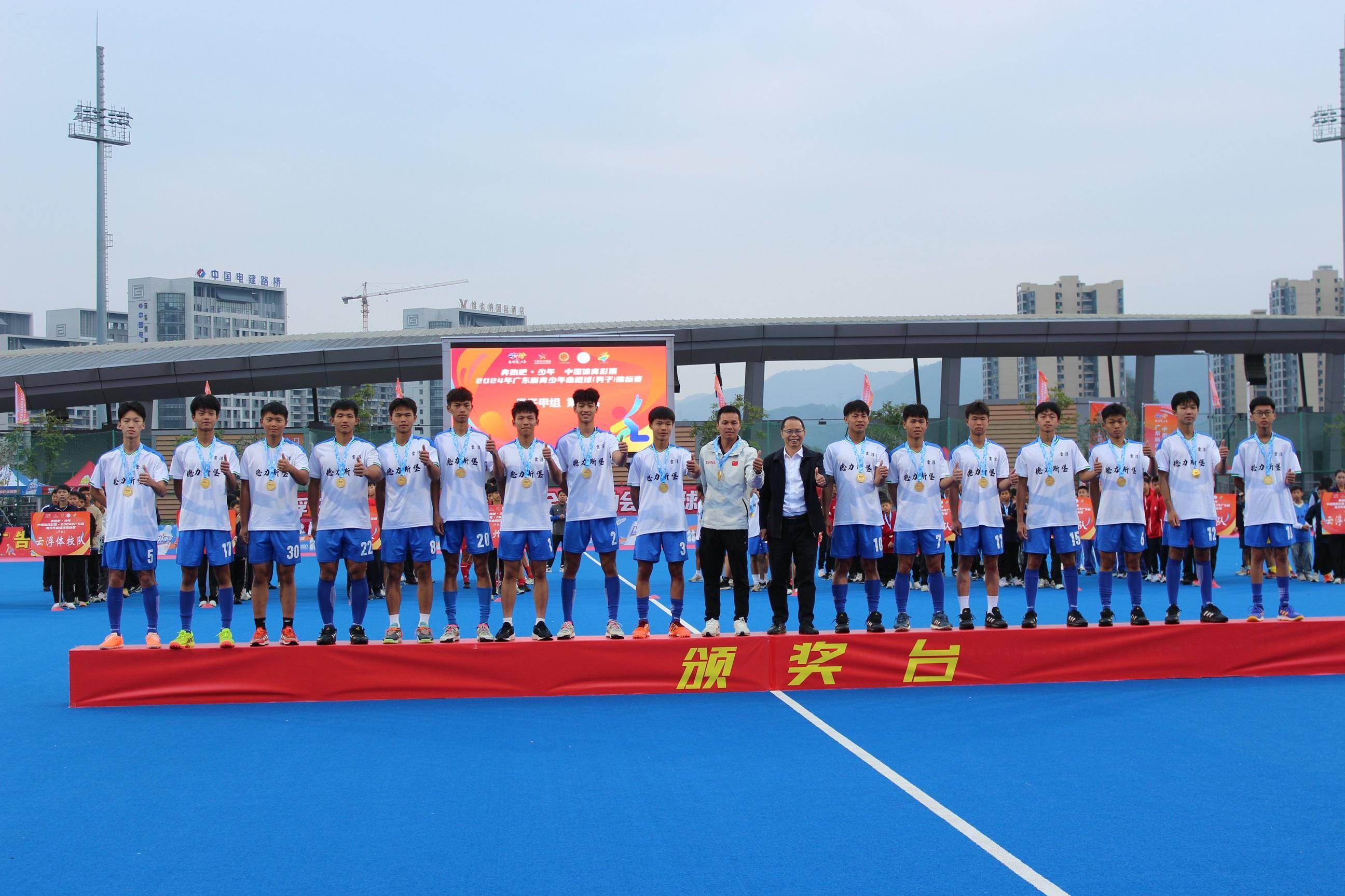 曲棍球比赛胜出队伍揭秘：团队合作完胜的简单介绍