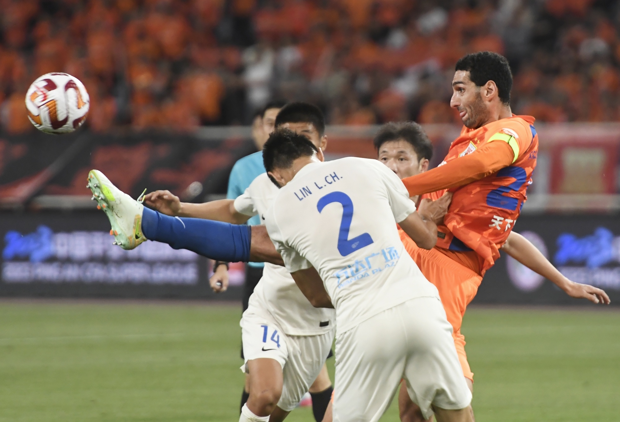 沈阳城市队对阵大连人，火爆对抗