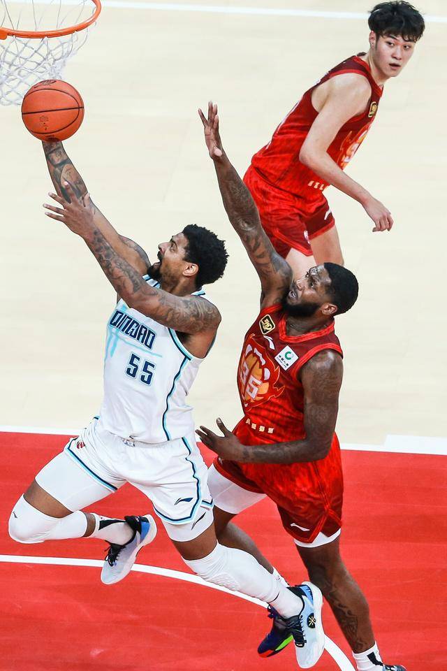 深圳马可波罗队迎战青岛国信双星队，胜者将赢得比赛的简单介绍