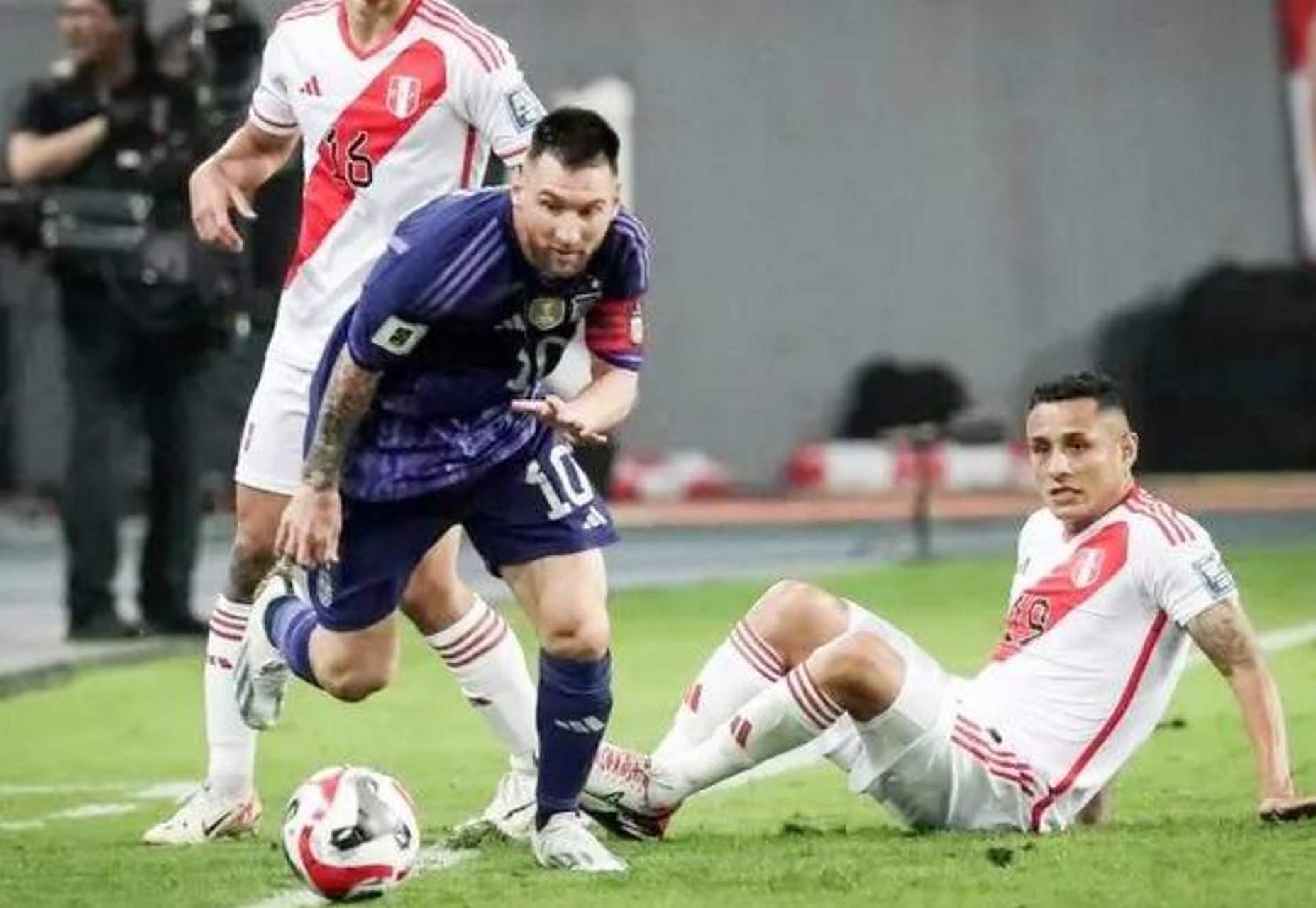 梅西四球助阿根廷击败比利时，乌拉圭队逼平荷兰晋级的简单介绍