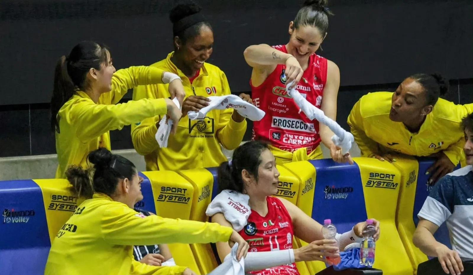 欧洲女子球会联赛激烈角逐 欧洲女子球会联赛激烈角逐