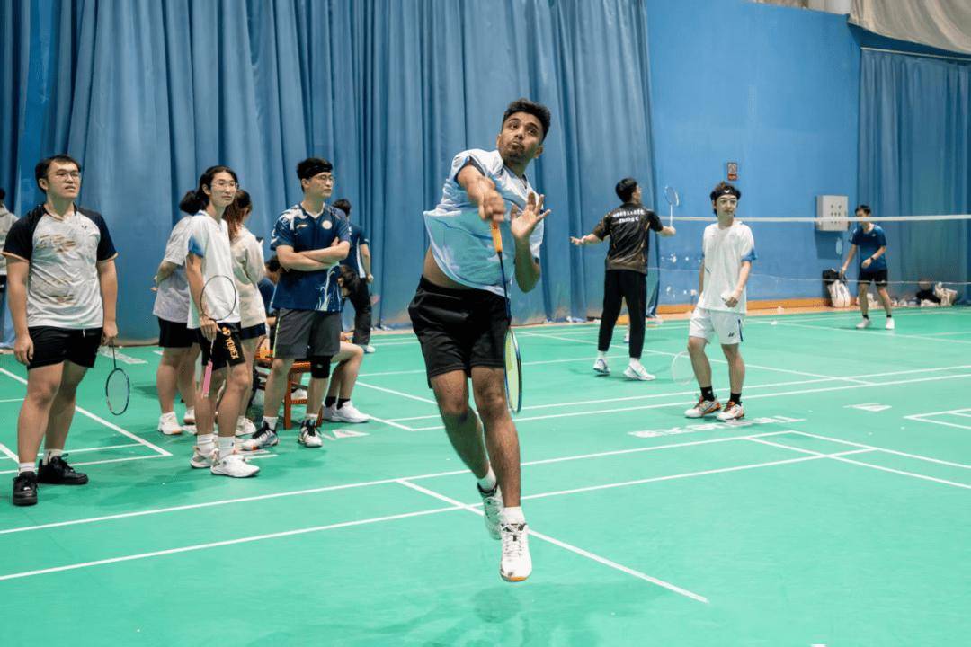 球星爆发!羽毛球赛场再现神级操作的简单介绍 球星爆发!羽毛球赛场再现神级操作的简单介绍