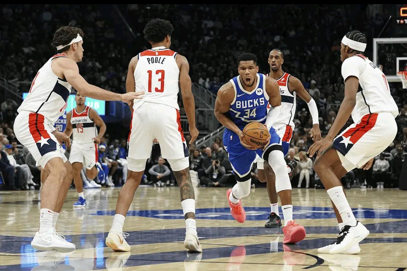 雄鹿碾压山西队，布克关键制胜的简单介绍