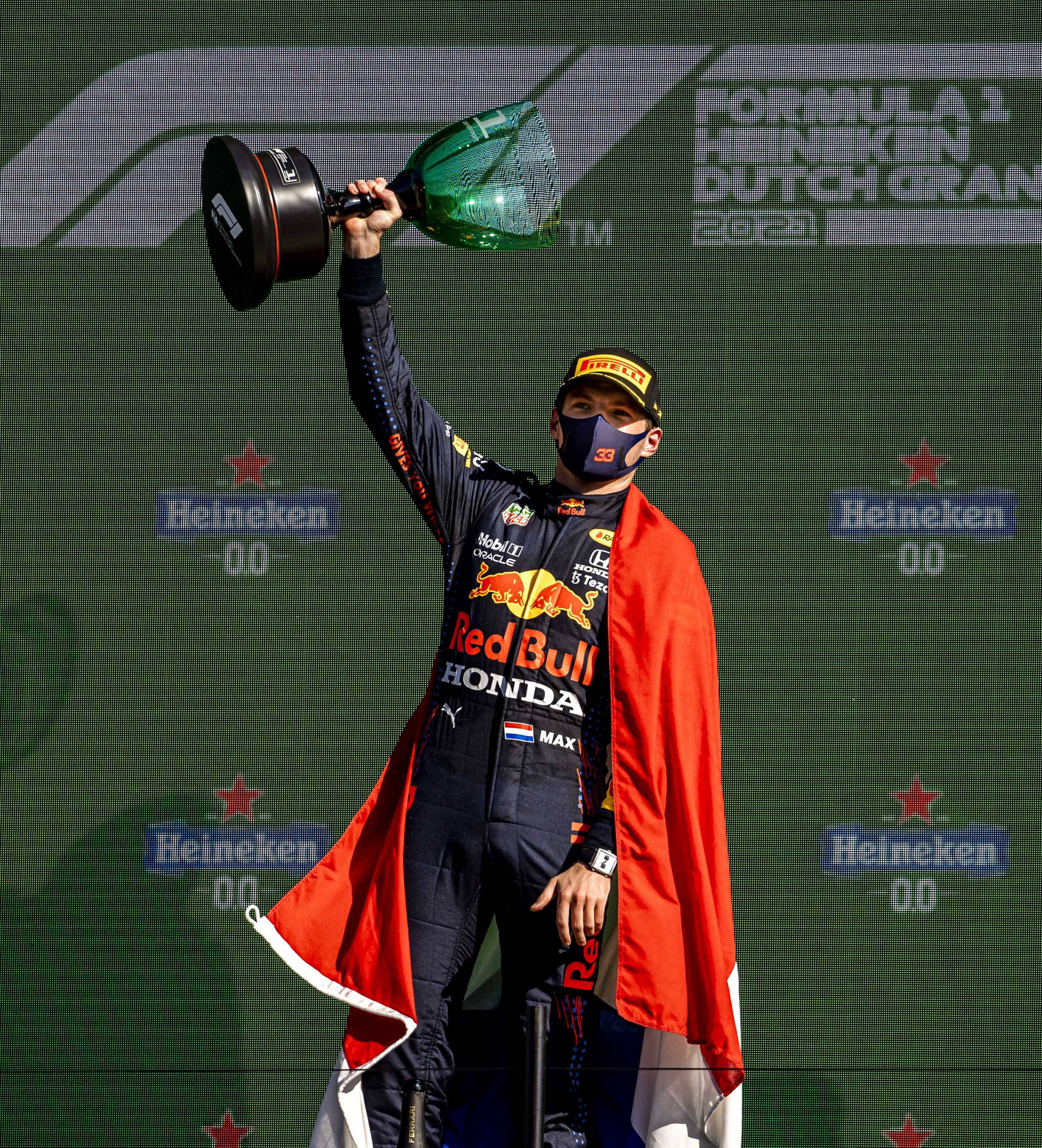 梅赛德斯险胜红牛车队,维斯塔潘状态火热 梅赛德斯险胜红牛车队,维斯塔潘状态火热