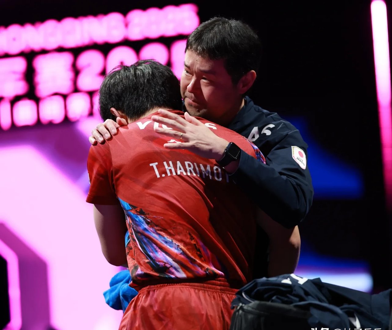 中国队翻盘波兰队,张本智和扛起全队 中国队翻盘波兰队,张本智和扛起全队