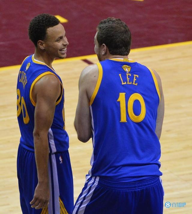 上海队轻取新疆队，库里惊艳四座