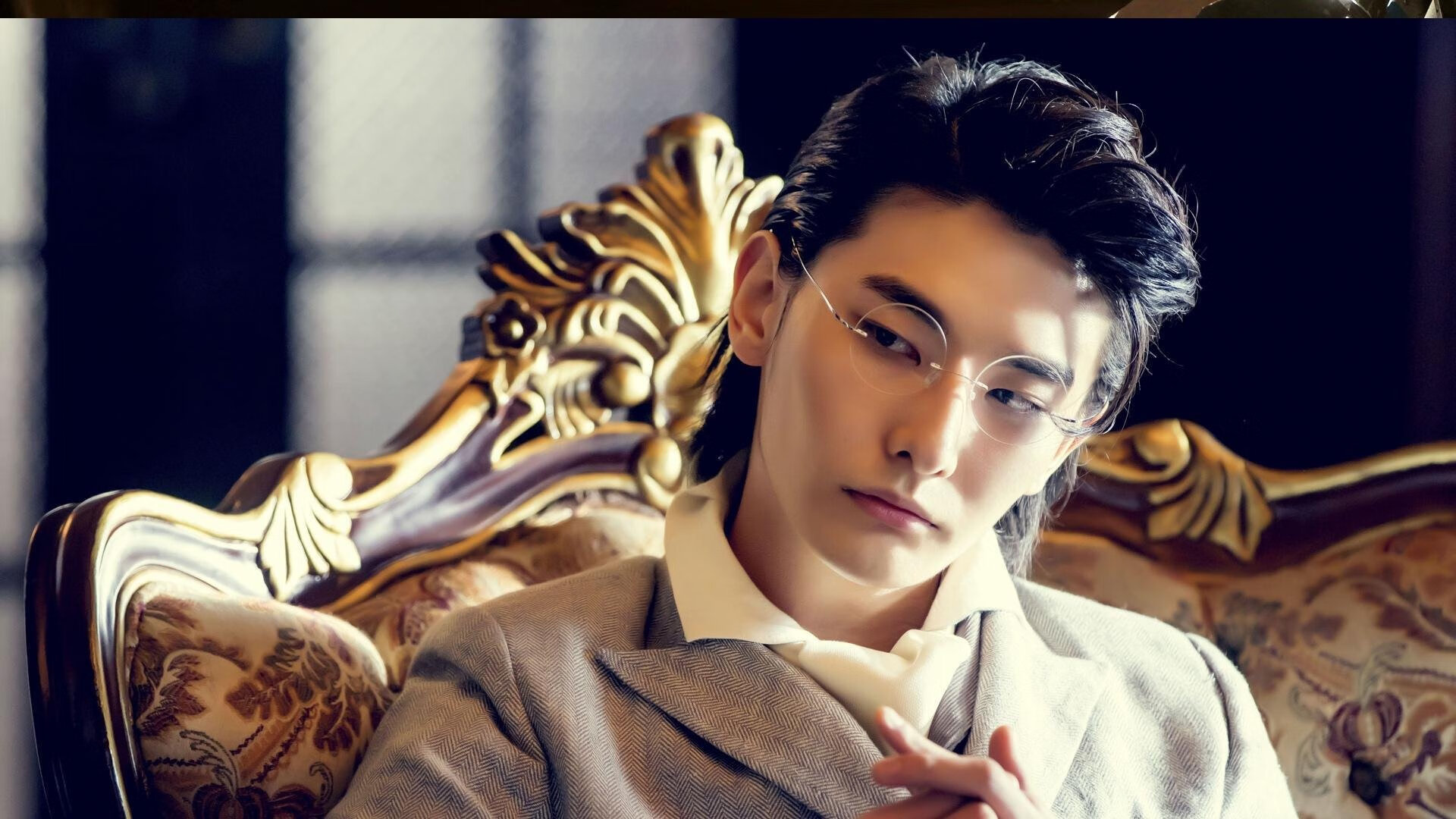 钢铁右腿与碳纤维王座,当绿茵场征服了巴林沙漠